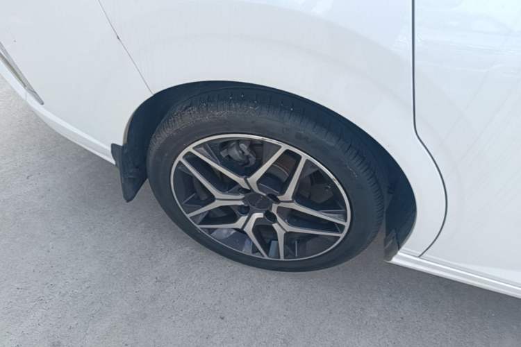 Used Dongfeng Aeolus Yixuan 2021 230T Automatic Chasing Shadow Edition Right Rear Wheel Hub