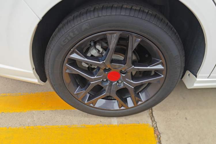 Used Dongfeng Aeolus Yixuan 2021 230T Automatic Zuiying Knight Edition Right Rear Wheel Hub
