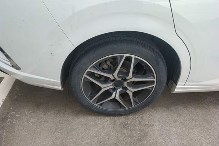 Used Dongfeng Aeolus Yixuan 2021 230T Automatic Chasing Shadow Edition Right Rear Wheel Hub