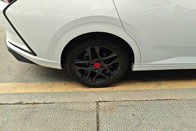 Used Dongfeng Aeolus Yixuan 2021 230T Automatic Hunter Edition Right Rear Wheel Hub