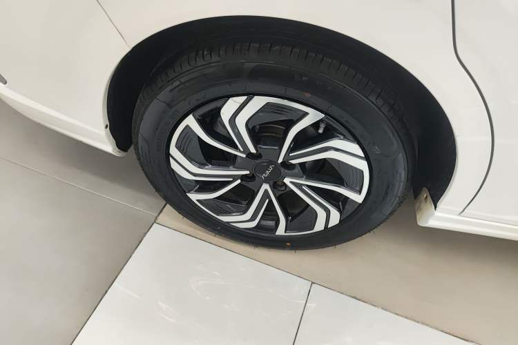 Used Dongfeng Aeolus Yixuan 2021 230T Automatic Zuiqing Edition Right Rear Wheel Hub