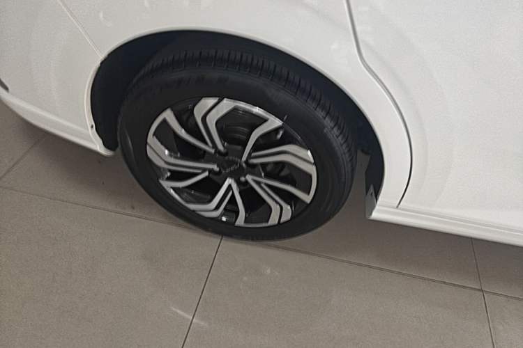 Used Dongfeng Aeolus Yixuan 2021 230T Automatic Zuiqing Edition Right Rear Wheel Hub