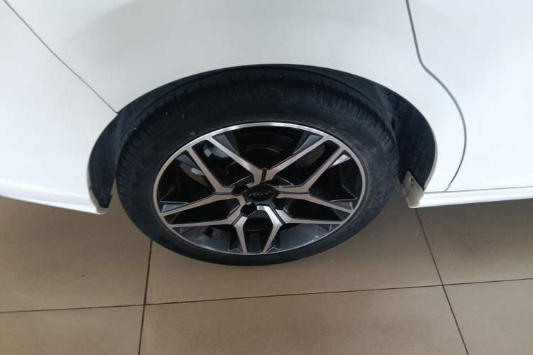 Used Dongfeng Aeolus Yixuan 2021 230T Automatic Chasing Shadow Edition Right Rear Wheel Hub