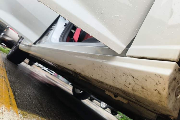 Used Dongfeng Aeolus Yixuan 2021 230T Automatic Hunter Edition Right Side Sill