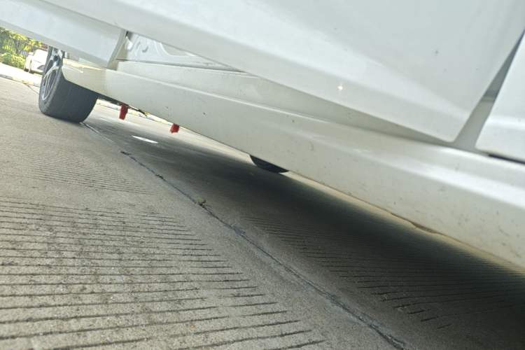 Used Dongfeng Aeolus Yixuan 2021 230T Automatic Chasing Shadow Edition Right Side Sill