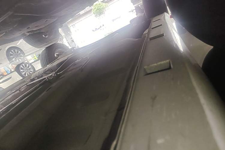 Used Dongfeng Aeolus Yixuan 2021 230T Automatic ZuiFeng Edition Right Side Sill