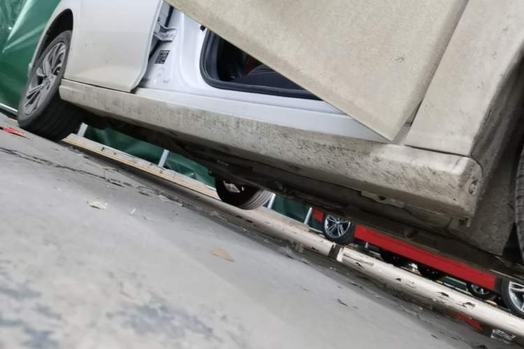 Used Dongfeng Aeolus Yixuan 2021 230T Automatic Glory Edition Right Side Sill