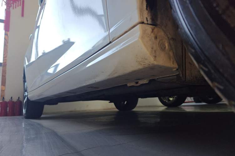 Used Dongfeng Aeolus Yixuan 2021 230T Automatic Chasing Shadow Edition Right Side Sill