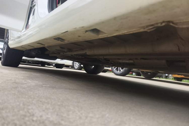 Used Dongfeng Aeolus Yixuan 2021 230T Automatic Dream-Chasing Rider Edition Right Side Sill