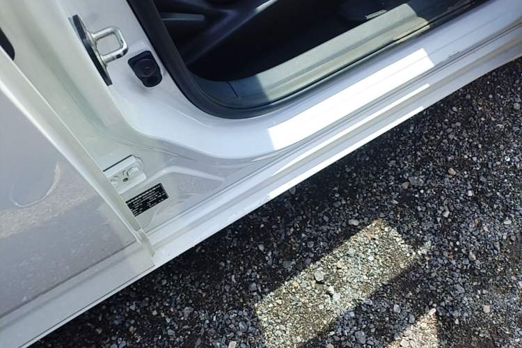 Used Dongfeng Aeolus Yixuan 2021 230T Automatic Zuiqing Edition Right Side Sill