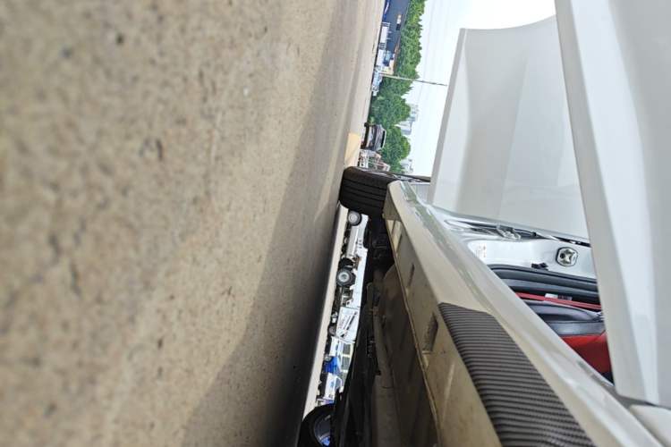 Used Dongfeng Aeolus Yixuan 2021 230T Automatic Zuiying Knight Edition Right Side Sill