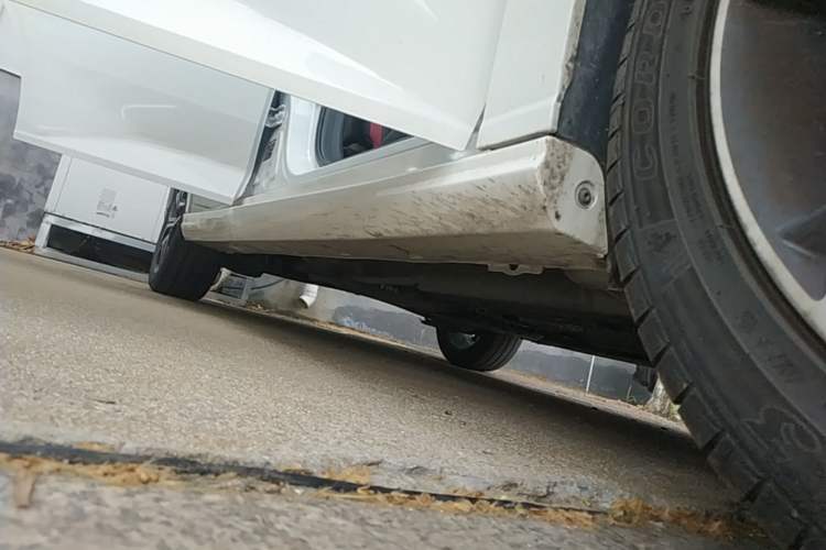 Used Dongfeng Aeolus Yixuan 2021 230T Automatic Chasing Shadow Edition Right Side Sill