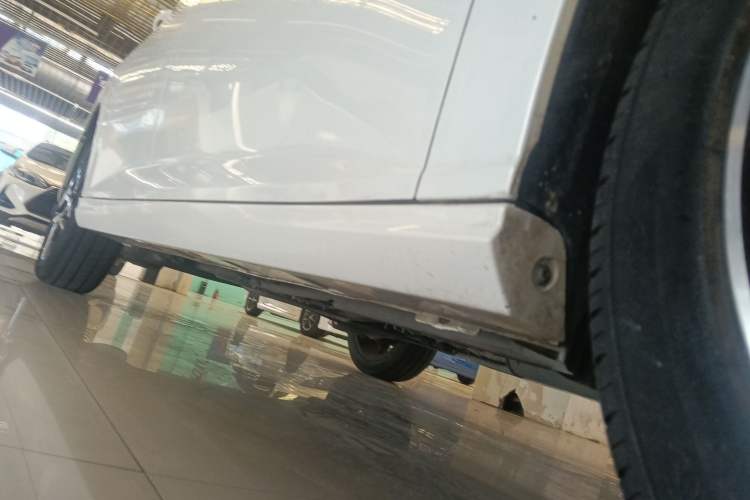 Used Dongfeng Aeolus Yixuan 2021 230T Automatic Chasing Shadow Edition Right Side Sill