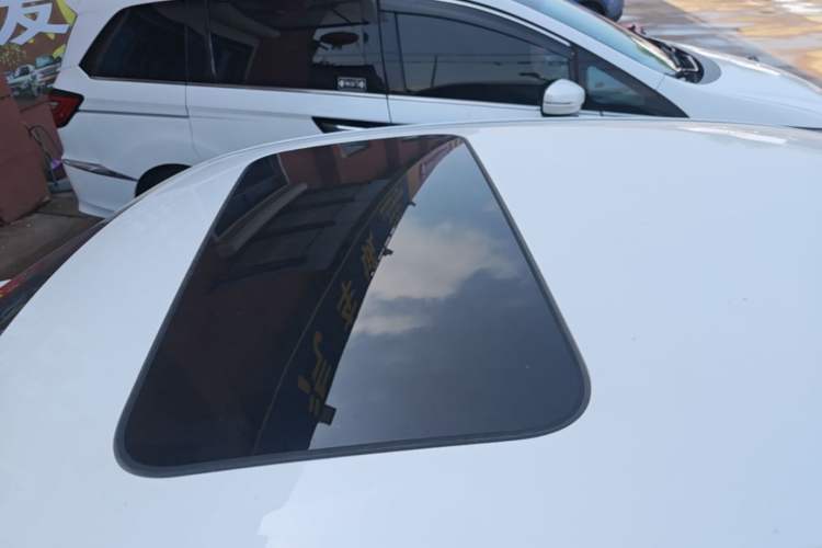 Used Dongfeng Aeolus Yixuan 2021 230T Automatic Dream-Chasing Edition Roof