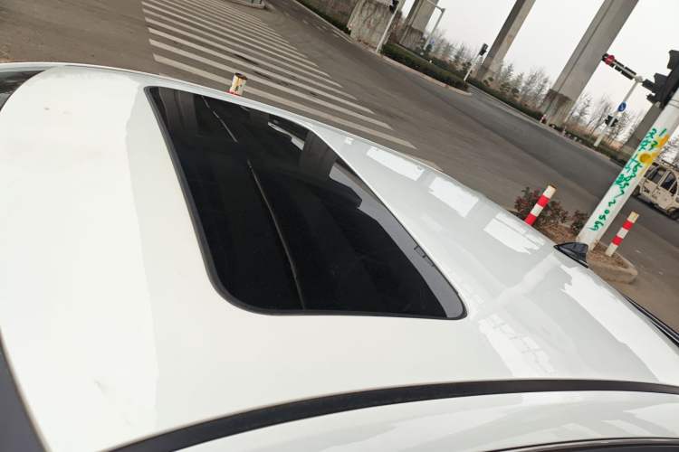 Used Dongfeng Aeolus Yixuan 2021 230T Automatic Chasing Shadow Edition Roof