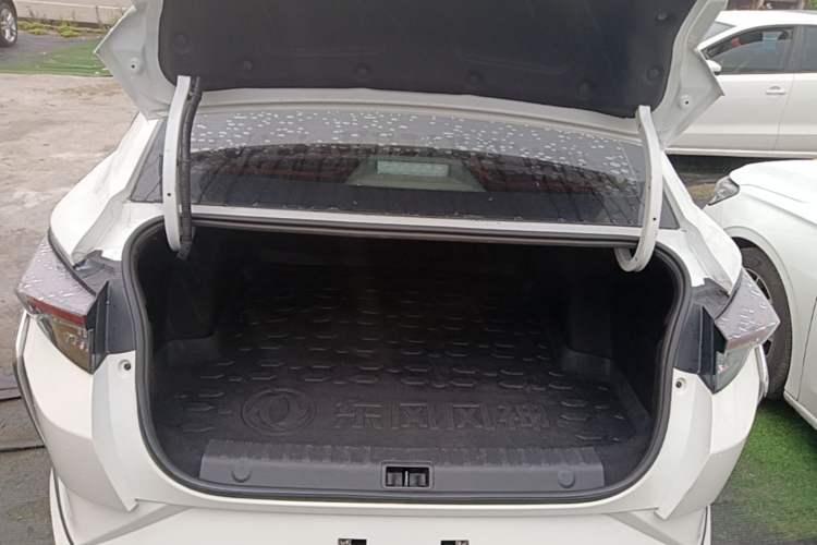 Used Dongfeng Aeolus Yixuan 2021 230T Automatic Zuiqing Edition Trunk