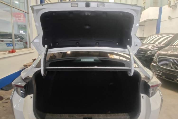 Used Dongfeng Aeolus Yixuan 2021 230T Automatic ZuiFeng Edition Trunk