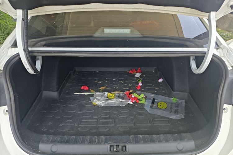 Used Dongfeng Aeolus Yixuan 2021 230T Automatic Chasing Shadow Edition Trunk