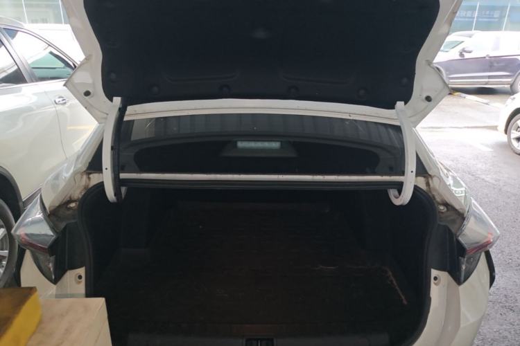 Used Dongfeng Aeolus Yixuan 2021 230T Automatic Zuiying Knight Edition Trunk