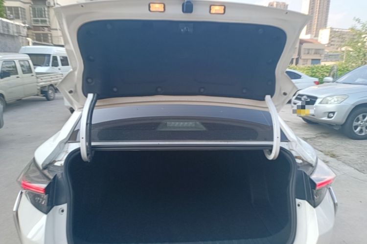 Used Dongfeng Aeolus Yixuan 2021 230T Automatic Chasing Shadow Edition Trunk