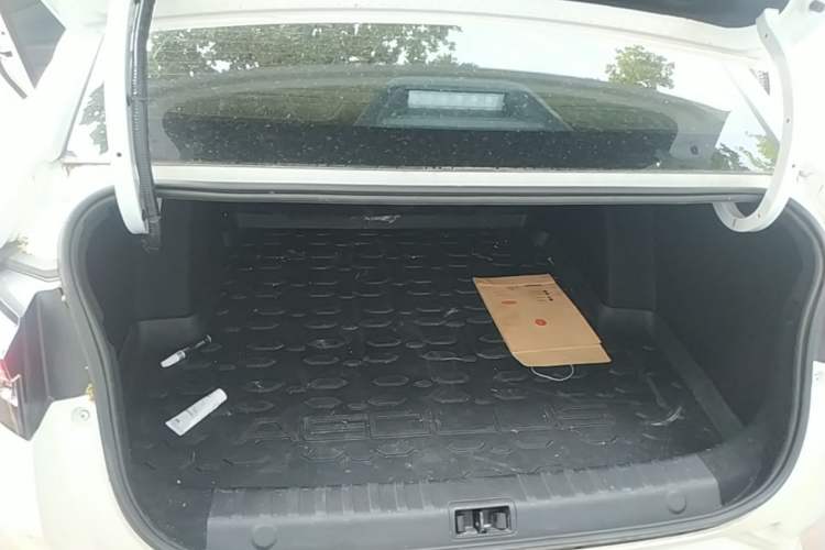 Used Dongfeng Aeolus Yixuan 2021 230T Automatic Chasing Shadow Edition Trunk