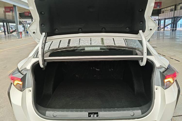 Used Dongfeng Aeolus Yixuan 2021 230T Automatic Hunter Edition Trunk