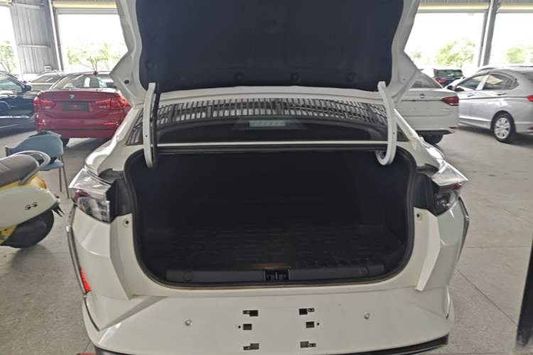 Used Dongfeng Aeolus Yixuan 2021 230T Automatic ZuiFeng Edition Trunk