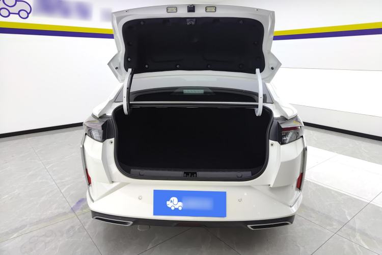 Used Dongfeng Aeolus Yixuan 2021 230T Automatic Glory Edition Trunk