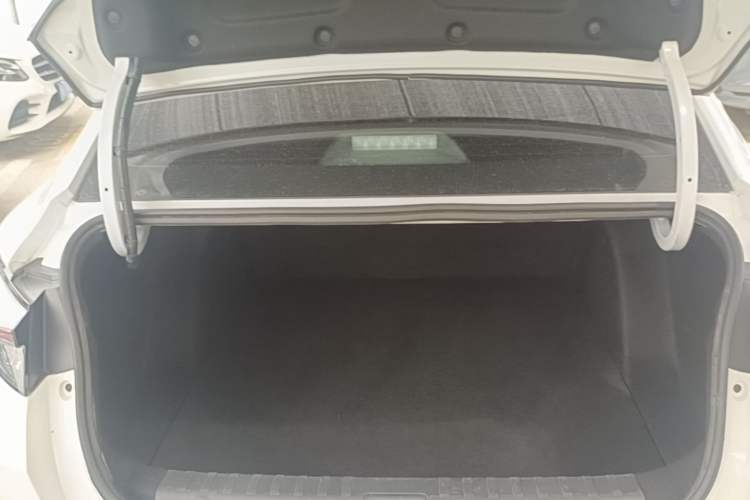 Used Dongfeng Aeolus Yixuan 2021 230T Automatic Zuiqing Edition Trunk