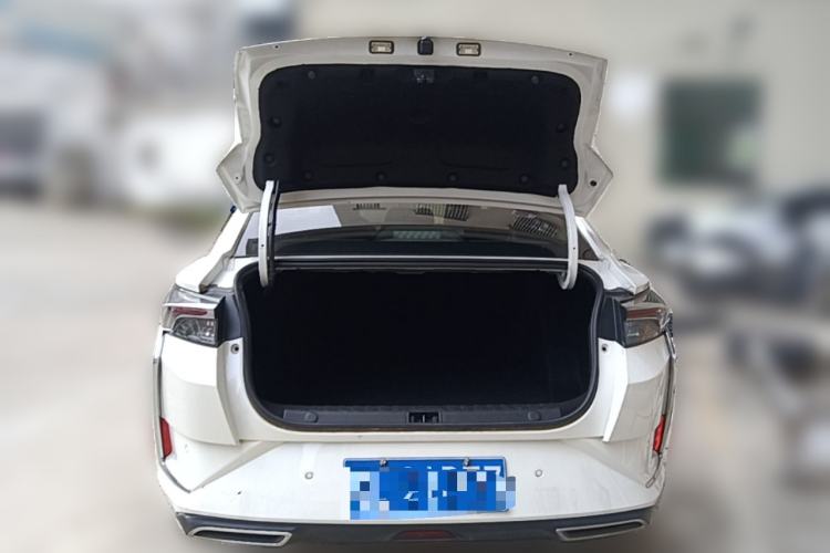 Used Dongfeng Aeolus Yixuan 2021 230T Automatic Chasing Shadow Edition Trunk