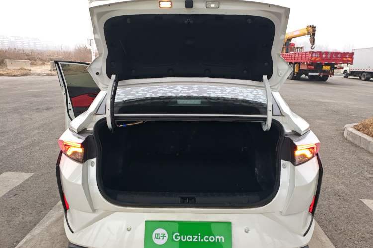 Used Dongfeng Aeolus Yixuan 2021 230T Automatic Chasing Shadow Edition Trunk