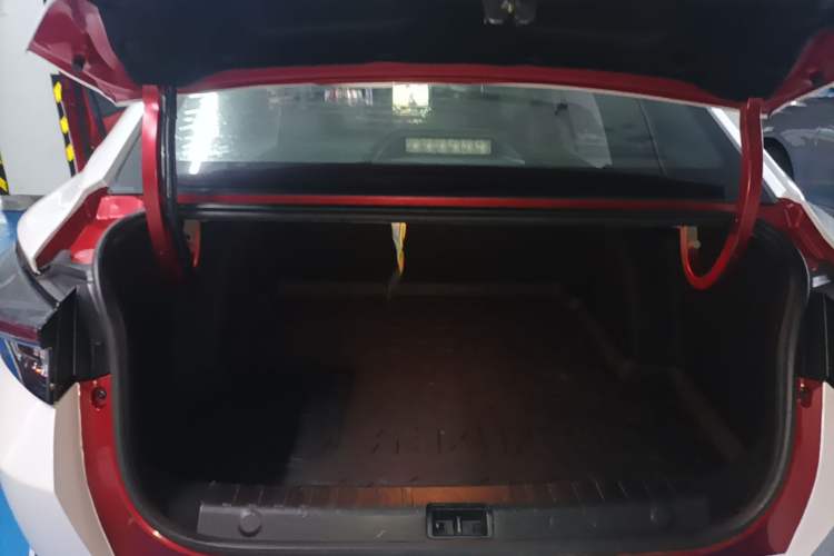 Used Dongfeng Aeolus Yixuan 2021 230T Automatic Zuiying Knight Edition Trunk