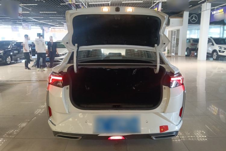 Used Dongfeng Aeolus Yixuan 2021 230T Automatic Chasing Shadow Edition Trunk