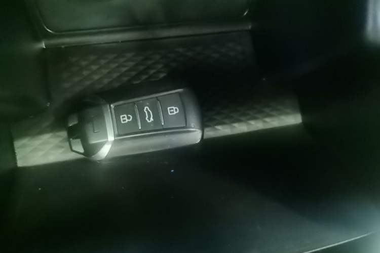 Used Dongfeng Aeolus Yixuan 2021 230T Automatic Chasing Shadow Edition Vehicle Key