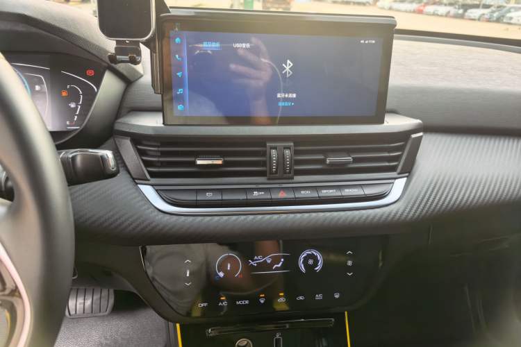 Used Dongfeng Aeolus Yixuan 2021 230T Automatic Hunter Edition Audio And AC Panel