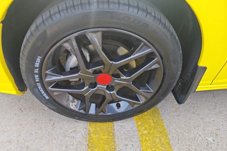 Used Dongfeng Aeolus Yixuan 2021 230T Automatic Hunter Edition Left Front Wheel Hub