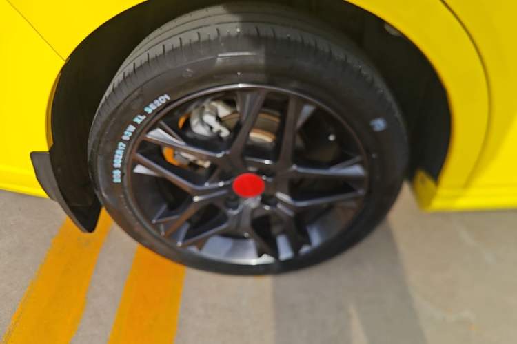 Used Dongfeng Aeolus Yixuan 2021 230T Automatic Hunter Edition Right Rear Wheel Hub