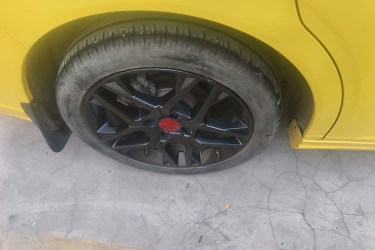 Used Dongfeng Aeolus Yixuan 2021 230T Automatic Hunter Edition Right Rear Wheel Hub