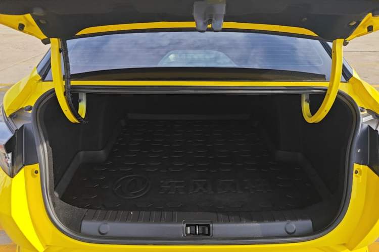 Used Dongfeng Aeolus Yixuan 2021 230T Automatic Hunter Edition Trunk