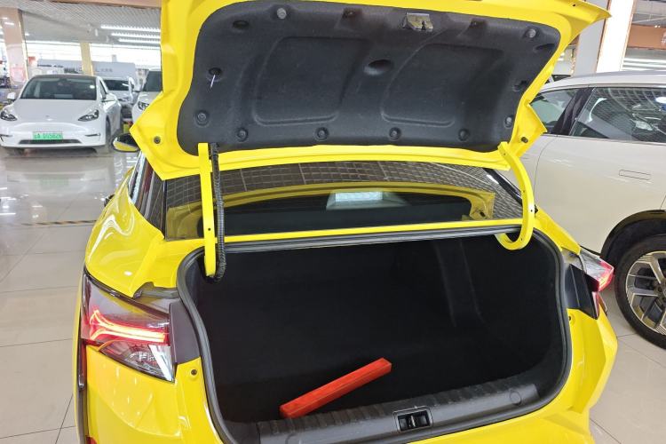 Used Dongfeng Aeolus Yixuan 2021 230T Automatic Hunter Edition Trunk