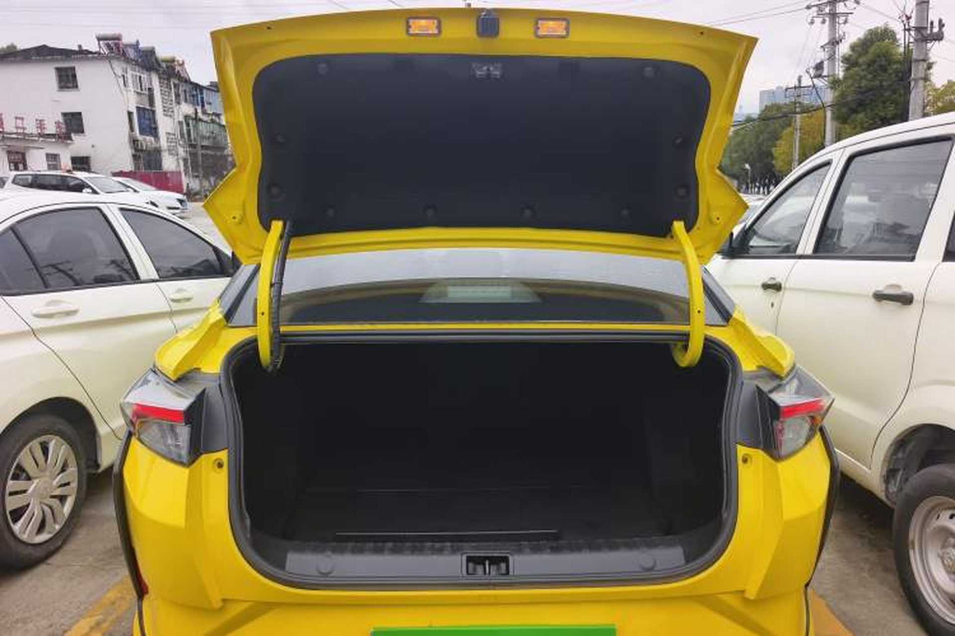 Used Dongfeng Aeolus Yixuan 2021 230T Automatic Hunter Edition Trunk