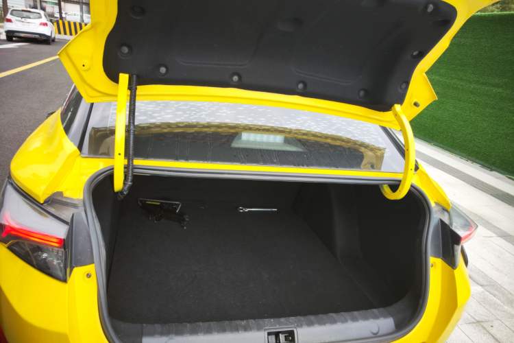 Used Dongfeng Aeolus Yixuan 2021 230T Automatic Hunter Edition Trunk