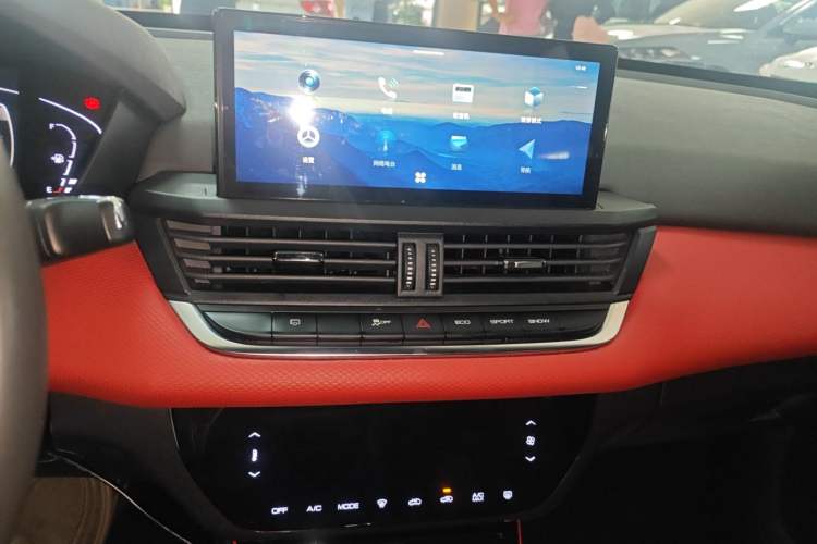 Used Dongfeng Aeolus Yixuan 2022 230T Automatic Adaptive-Beam Knight Edition Audio And AC Panel