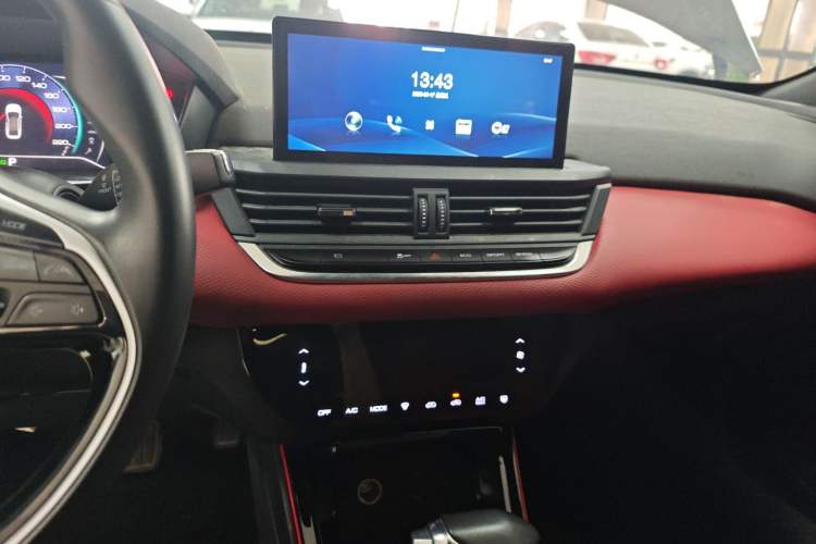 Used Dongfeng Aeolus Yixuan 2022 230T Automatic Adaptive-Beam Knight Edition Audio And AC Panel