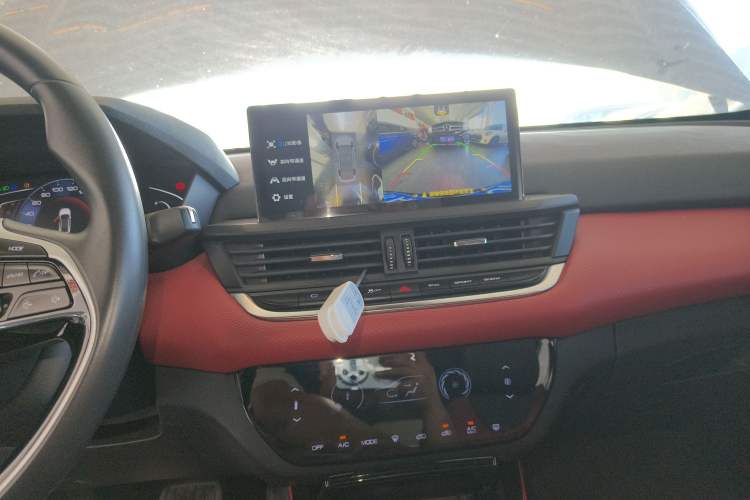 Used Dongfeng Aeolus Yixuan 2022 230T Automatic Adaptive-Beam Knight Edition Audio And AC Panel