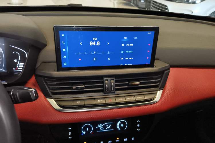 Used Dongfeng Aeolus Yixuan 2022 230T Automatic Adaptive-Beam Knight Edition Audio And AC Panel