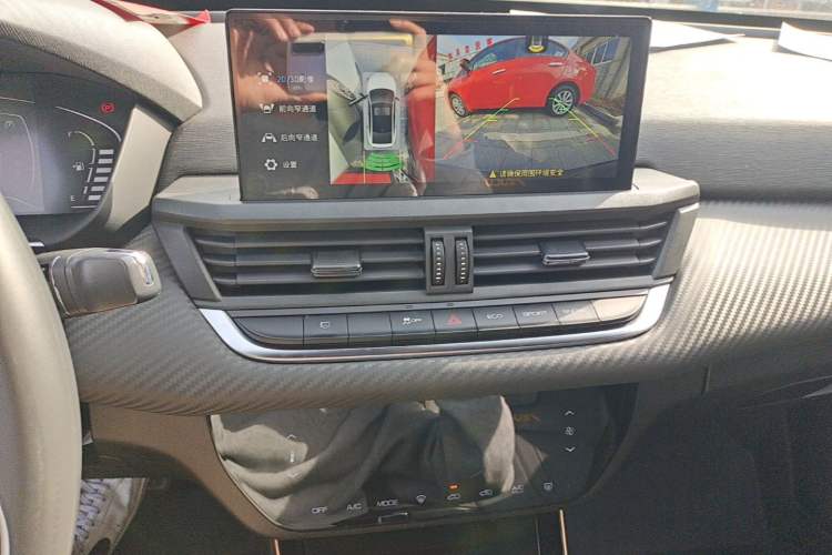 Used Dongfeng Aeolus Yixuan 2022 230T Automatic Tiger Roar Edition Audio And AC Panel