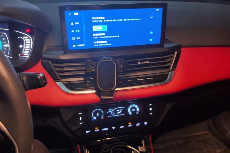 Used Dongfeng Aeolus Yixuan 2022 230T Automatic Adaptive-Beam Knight Edition Audio And AC Panel