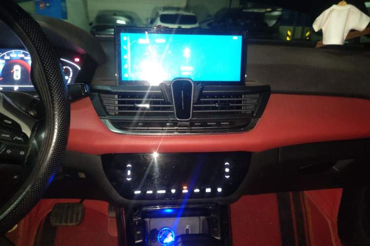 Used Dongfeng Aeolus Yixuan 2022 230T Automatic Adaptive-Beam Knight Edition Audio And AC Panel