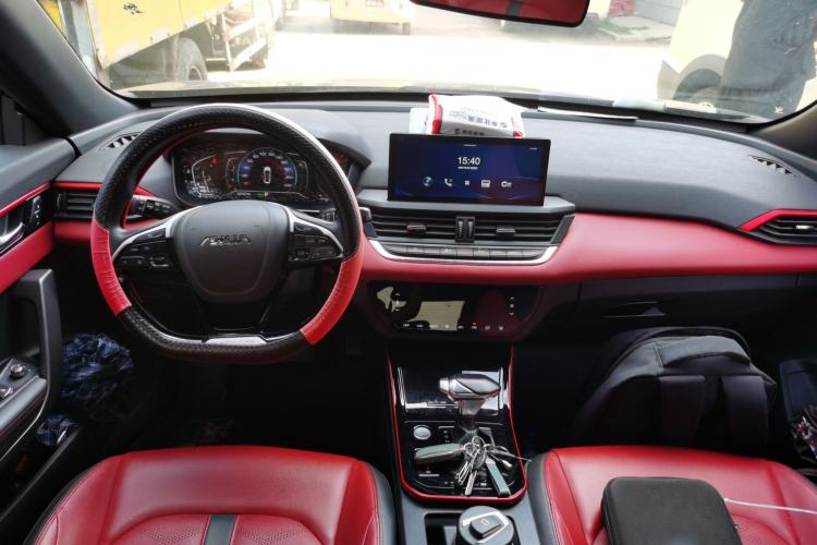 Used Dongfeng Aeolus Yixuan 2022 230T Automatic Adaptive-Beam Knight Edition Center Console